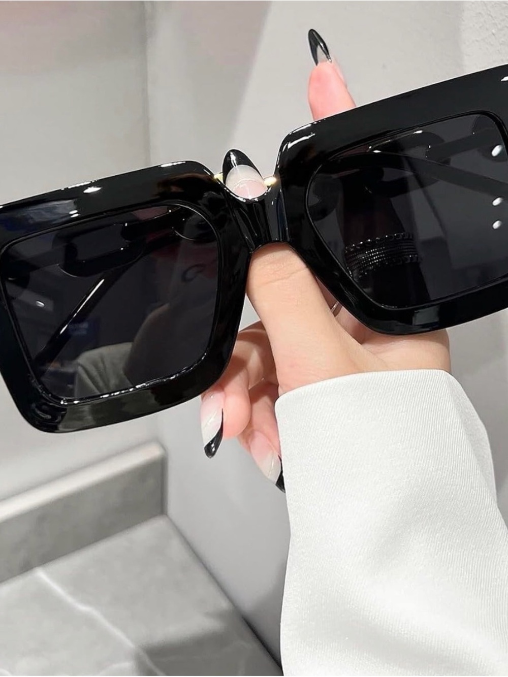 Oversized Square Sunglasses Gold Chain Temples Black Frame Trendy Shades UV400